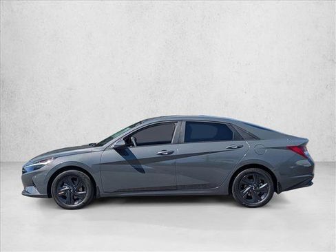 Used 2023 Hyundai Elantra Blue FWD image 9