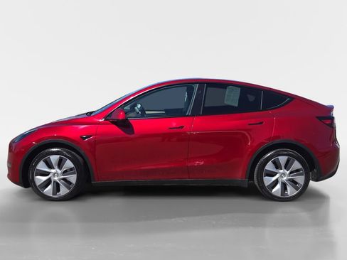 Used 2024 Tesla Model Y Long Range AWD/4WD image 2