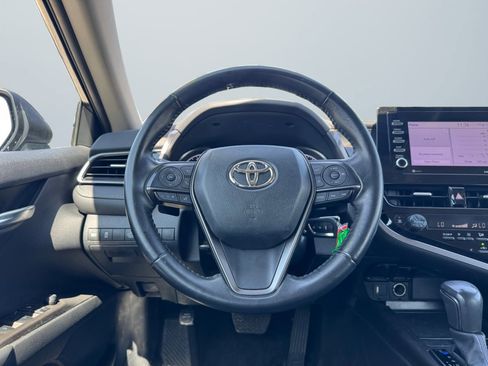 Used 2024 Toyota Camry SE image 11