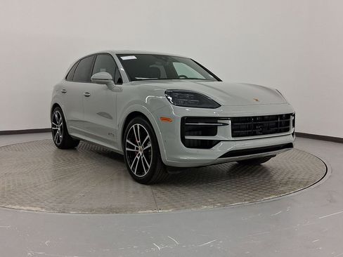 Certified 2026 Porsche Cayenne GTS image 7