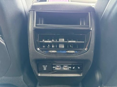 Used 2023 Jeep Grand Cherokee Limited AWD/4WD image 19
