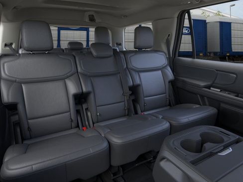 New 2026 Ford Expedition Active image 18