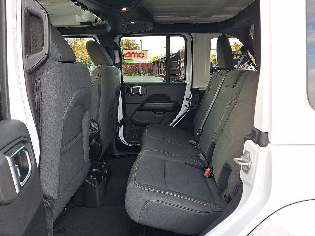 Used 2026 Jeep Wrangler Unlimited Sahara AWD/4WD image 26