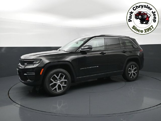 Used 2023 Jeep Grand Cherokee Limited w/ Trailer Tow Prep Group (B) AWD/4WD image 2