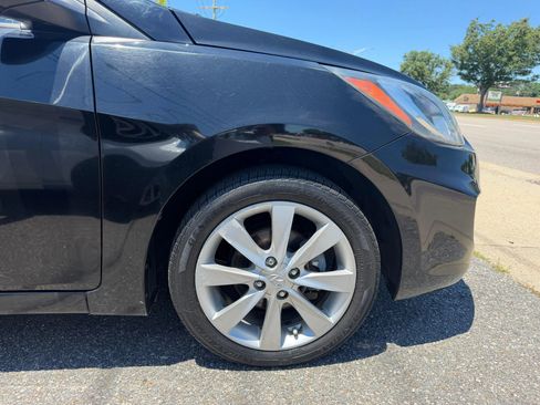 Used 2013 Hyundai Accent GLS w/ Premium Pkg FWD image 19