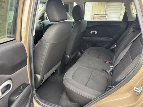 Used 2015 Kia Soul + FWD image 15