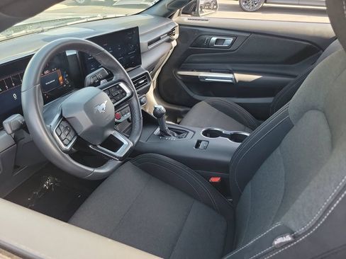 Used 2025 Ford Mustang GT RWD image 3