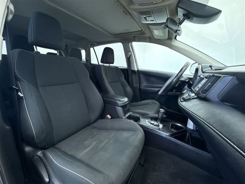 Used 2018 Toyota RAV4 XLE image 9