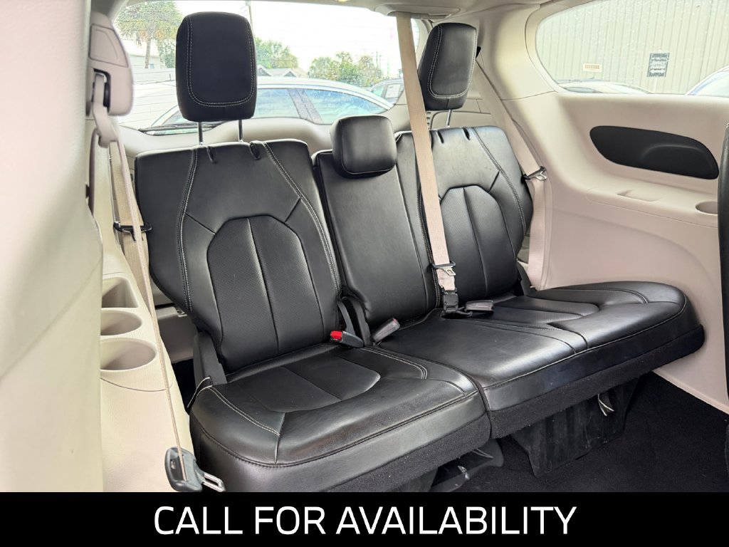 Used 2023 Chrysler Pacifica Touring-L FWD image 27