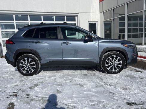 Used 2025 Toyota Corolla Cross XLE w/ Convenience Package image 16