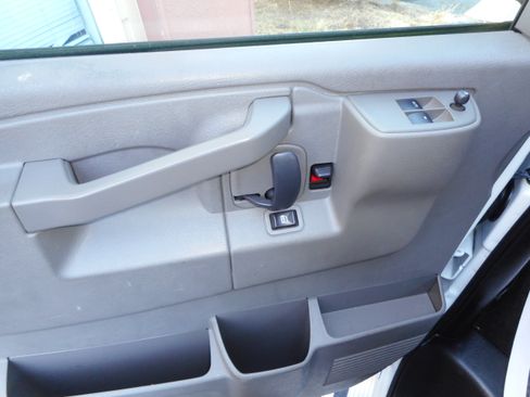Used 2017 Chevrolet Express 3500 LT w/ LT Preferred Equipment Group RWD image 16