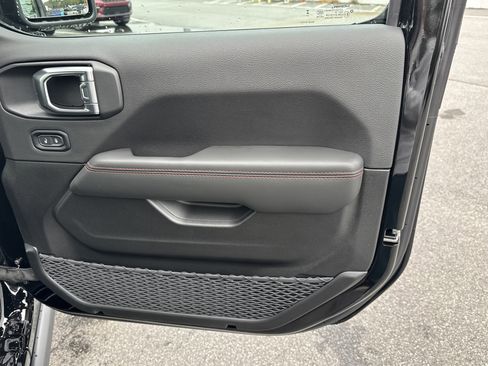 New 2025 Jeep Gladiator Rubicon image 19