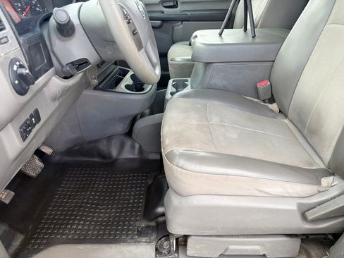Used 2016 Nissan NV 2500 SV image 19