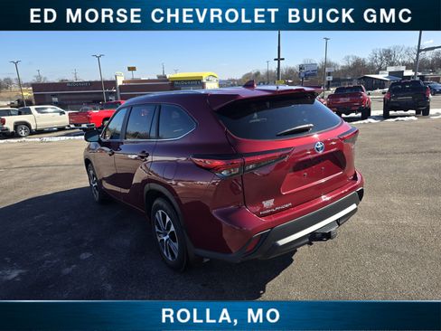 Used 2023 Toyota Highlander XLE image 4