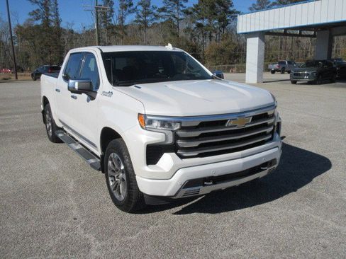 Used 2022 Chevrolet Silverado 1500 High Country w/ Technology Package image 4