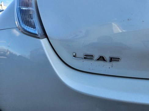 Used 2014 Nissan Leaf SV image 28