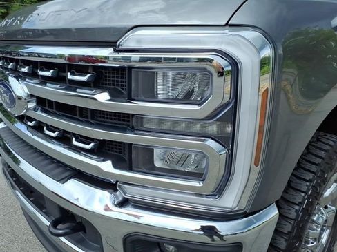 Certified 2025 Ford F250 Lariat w/ Chrome Package AWD/4WD image 4