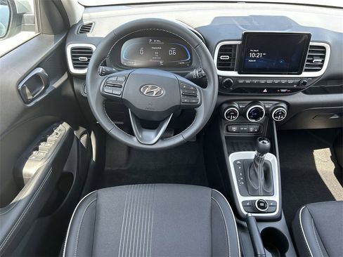 New 2025 Hyundai Venue Limited image 4