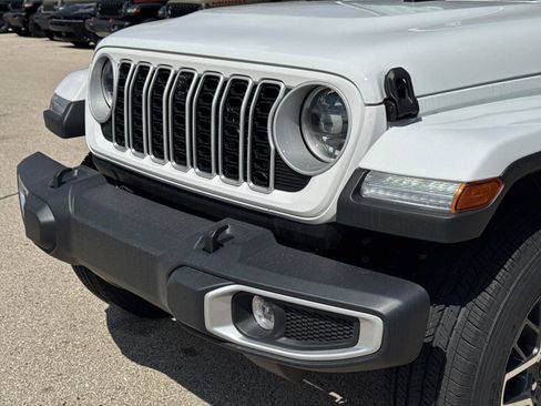 New 2026 Jeep Wrangler Unlimited Sahara AWD/4WD image 32