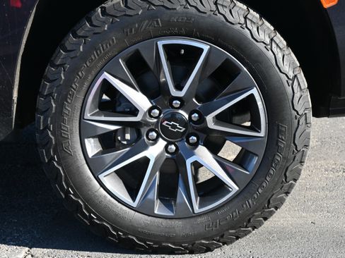 Used 2022 Chevrolet Tahoe Z71 w/ Luxury Package image 14