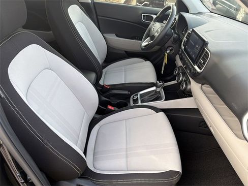 Used 2023 Hyundai Venue SEL image 13