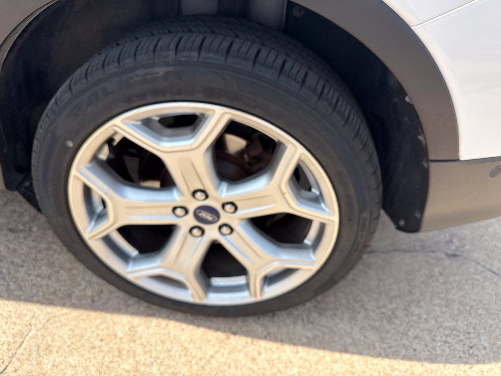 Used 2018 Ford Escape Titanium w/ Ford Safe & Smart Package FWD image 10