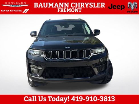 Used 2023 Jeep Grand Cherokee Laredo w/ Luxury Tech Group I AWD/4WD image 8
