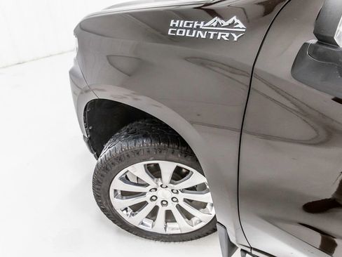 Used 2019 Chevrolet Silverado 1500 High Country w/ Technology Package AWD/4WD image 12
