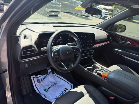Used 2024 Chevrolet Traverse Z71 w/ LPO, Floor Liner Package AWD/4WD image 10