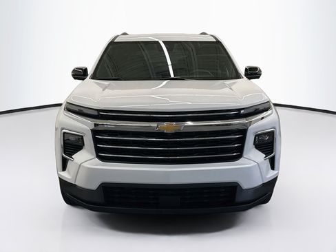 Used 2026 Chevrolet Traverse LT w/ Driver Confidence Package FWD image 2