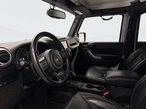 Used 2016 Jeep Wrangler Unlimited Rubicon w/ Dual Top Group AWD/4WD image 9
