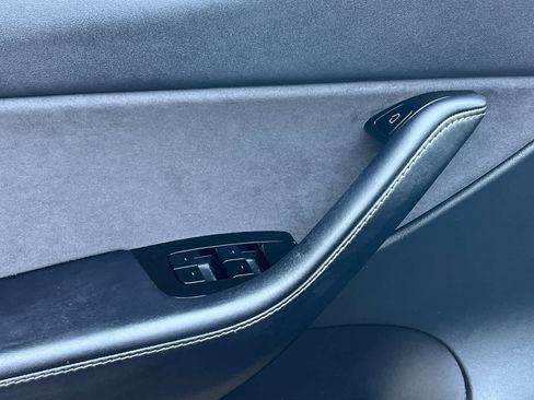 Used 2021 Tesla Model Y Standard Range image 13