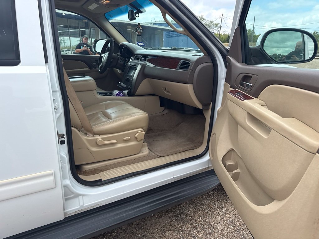 Used 2011 GMC Yukon SLT AWD/4WD image 16