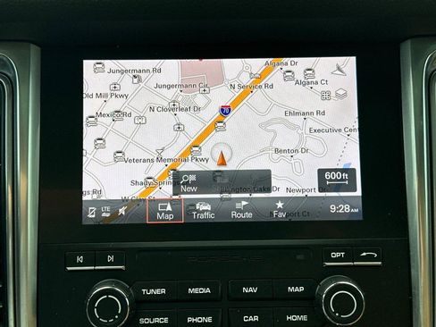 Used 2018 Porsche Macan Sport Edition image 27