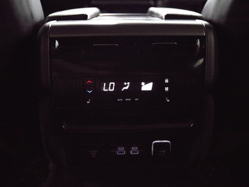 Used 2025 Jeep Wagoneer Series II AWD/4WD image 25