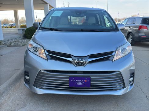 Used 2018 Toyota Sienna XLE Premium image 8