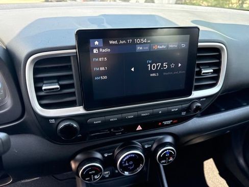 Used 2023 Hyundai Venue SEL FWD image 6