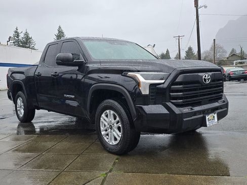 Used 2022 Toyota Tundra SR5 w/ SR5 Premium Package image 3