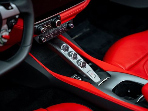 Used 2019 Ferrari Portofino RWD image 61