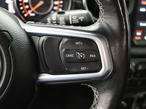 Used 2019 Jeep Wrangler Unlimited Sahara AWD/4WD image 3