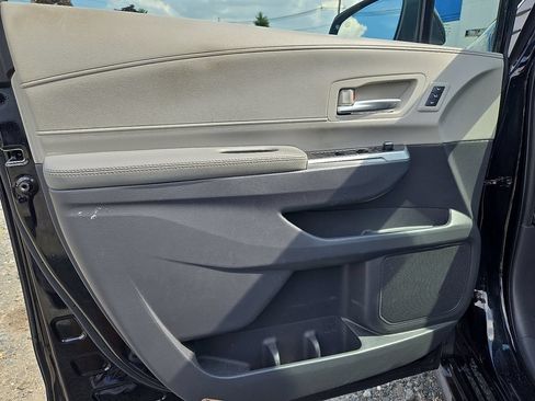 Used 2024 Toyota Sienna Limited AWD/4WD image 16