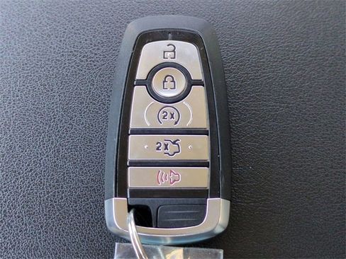 Certified 2019 Ford Edge Titanium image 28