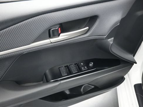Used 2025 Toyota Camry SE FWD image 11