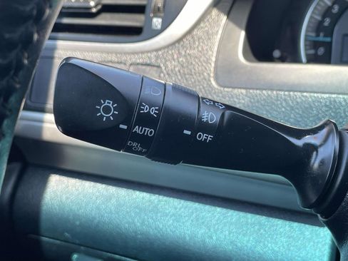 Used 2014 Toyota Camry SE image 25