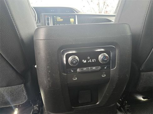 Used 2023 GMC Yukon Denali image 15