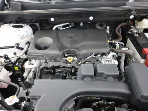 Used 2022 Toyota RAV4 LE AWD/4WD image 27