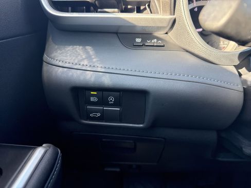 Used 2023 Toyota Highlander LE image 25