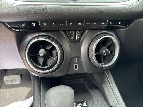 Used 2024 Chevrolet Blazer LT w/ Convenience Package FWD image 17