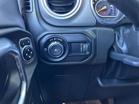 Used 2023 Jeep Wrangler Unlimited Sahara AWD/4WD image 24