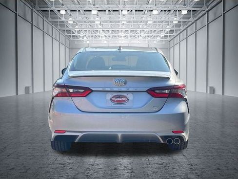 Used 2021 Toyota Camry SE w/ Carpet Mat Package (TMS) AWD/4WD image 8